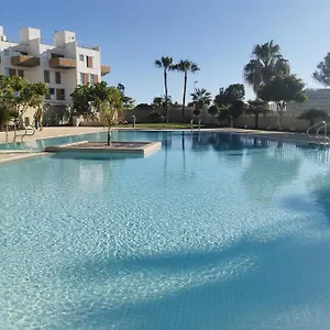 Modern Seafront Flat With A Private Garage Apartamento